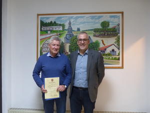 Walter Luzius und B&uuml;rgermeister Olaf Hausmann