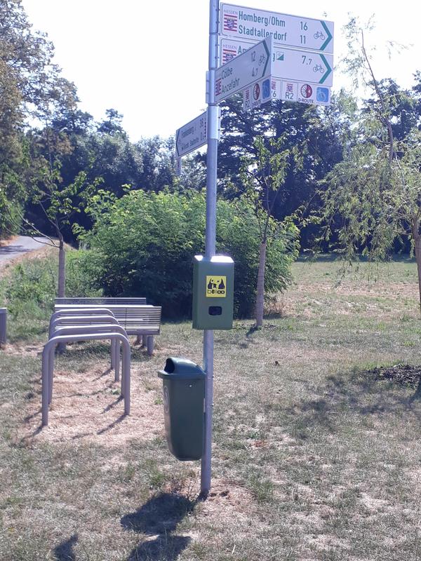 Hundekotbeutel-Spender und Entsorgung