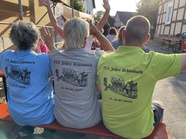 1_Jahrfeier Sch&ouml;nbach Bild 4 Seite 3.jpg