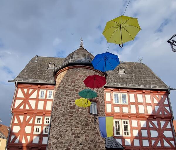 1_Regenschirmaktion Bild 1 Seite 3