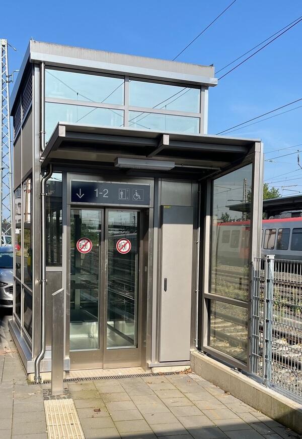 1_Inbetriebnahme Aufz&uuml;ge Bahnhof - Aufzug 1